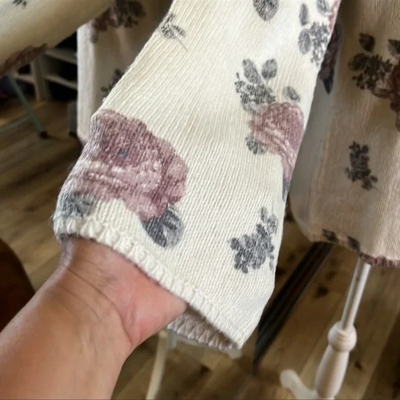 🛑 1 hour sale. 🎉Lucky Brand, floral sweater, color: marshmallow - Picture 5 of 10
